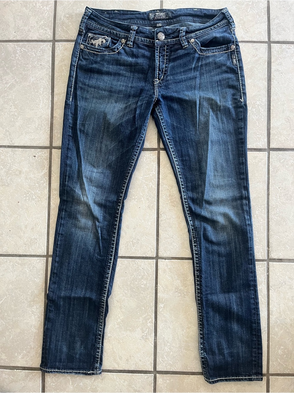 Silver Jeans Straight Leg with Embroidered Pocket